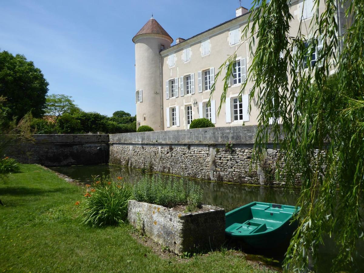 Chateau D'Annezay Buitenkant foto